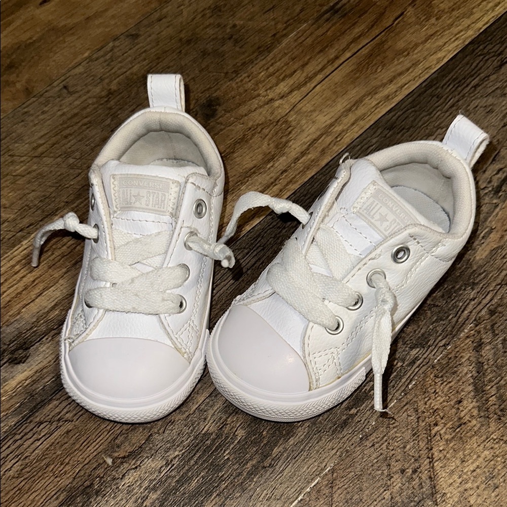 Converse infants size 6 white shoes synthetic leather